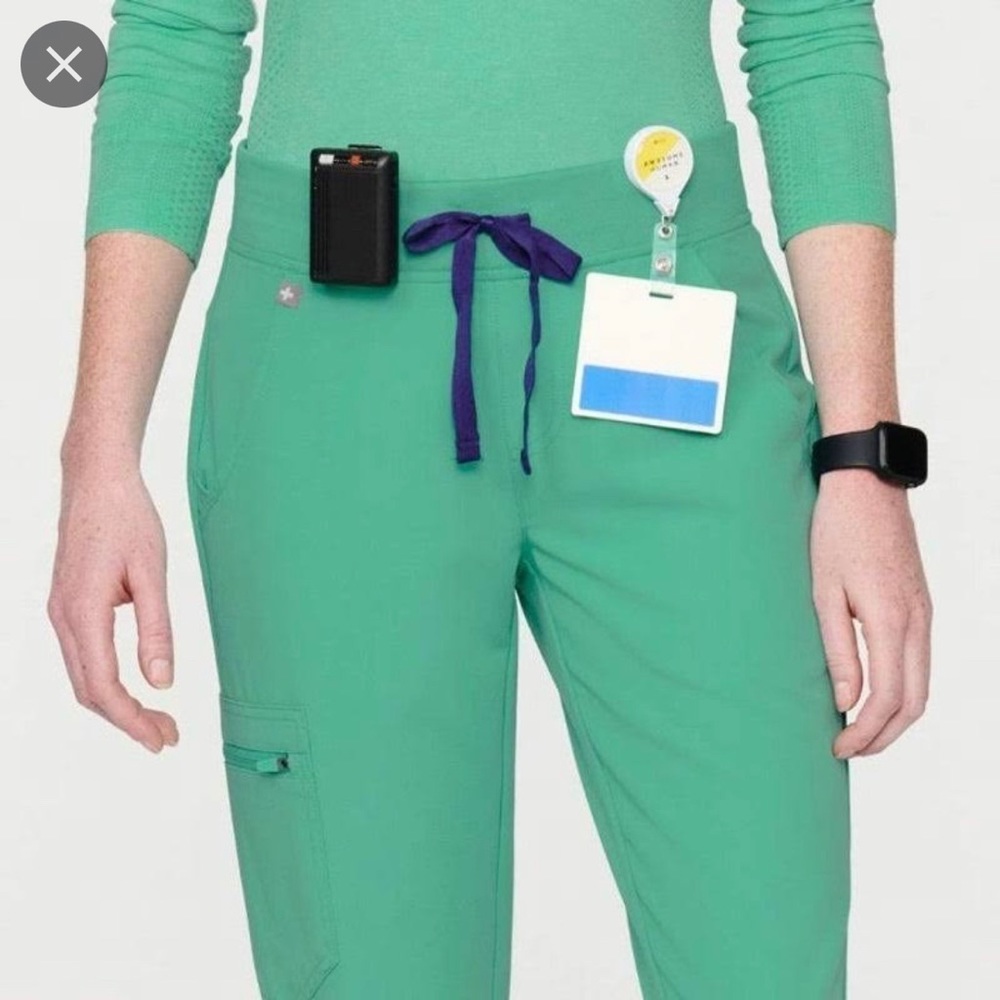 FIGS Zamora Joggers RARE color- surgical green- Size S